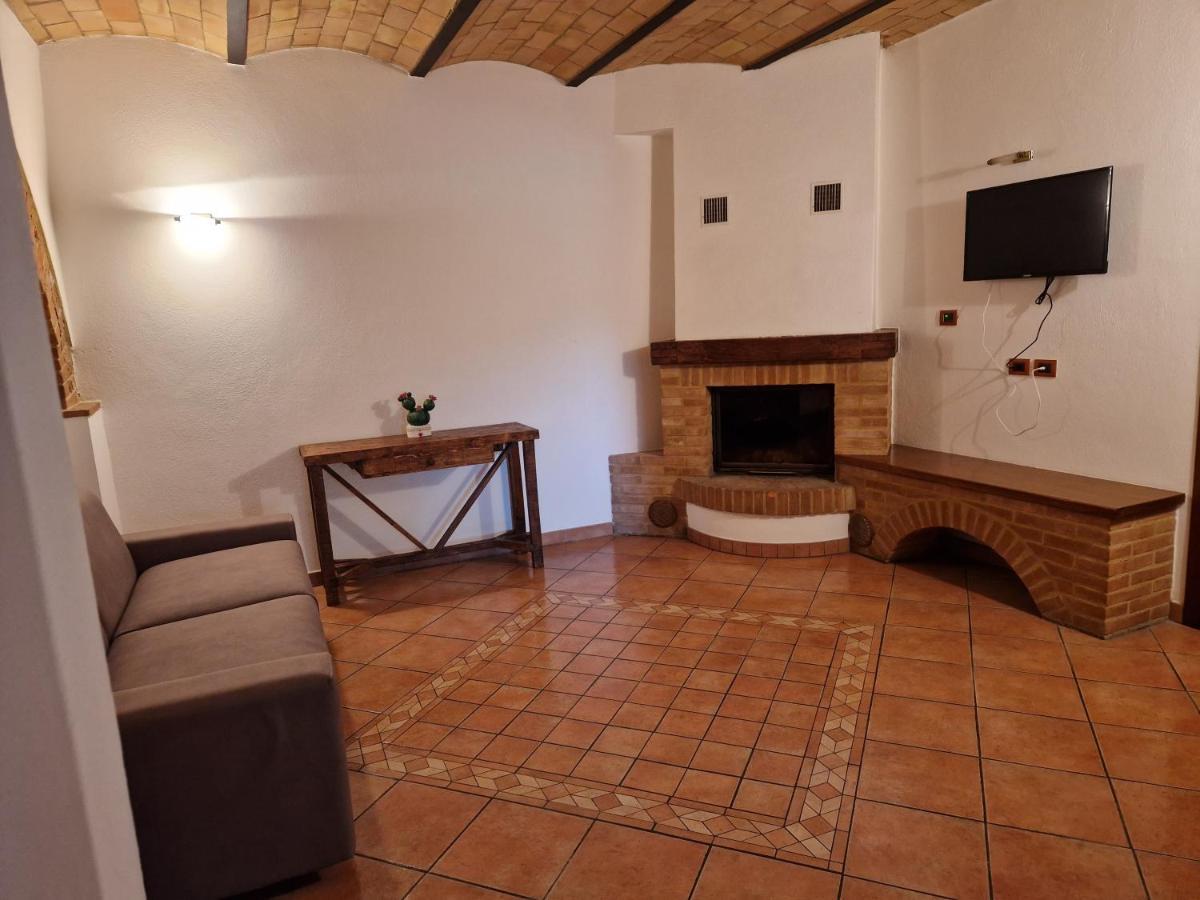 Agriturismo Montepinci モンタルチーノ エクステリア 写真